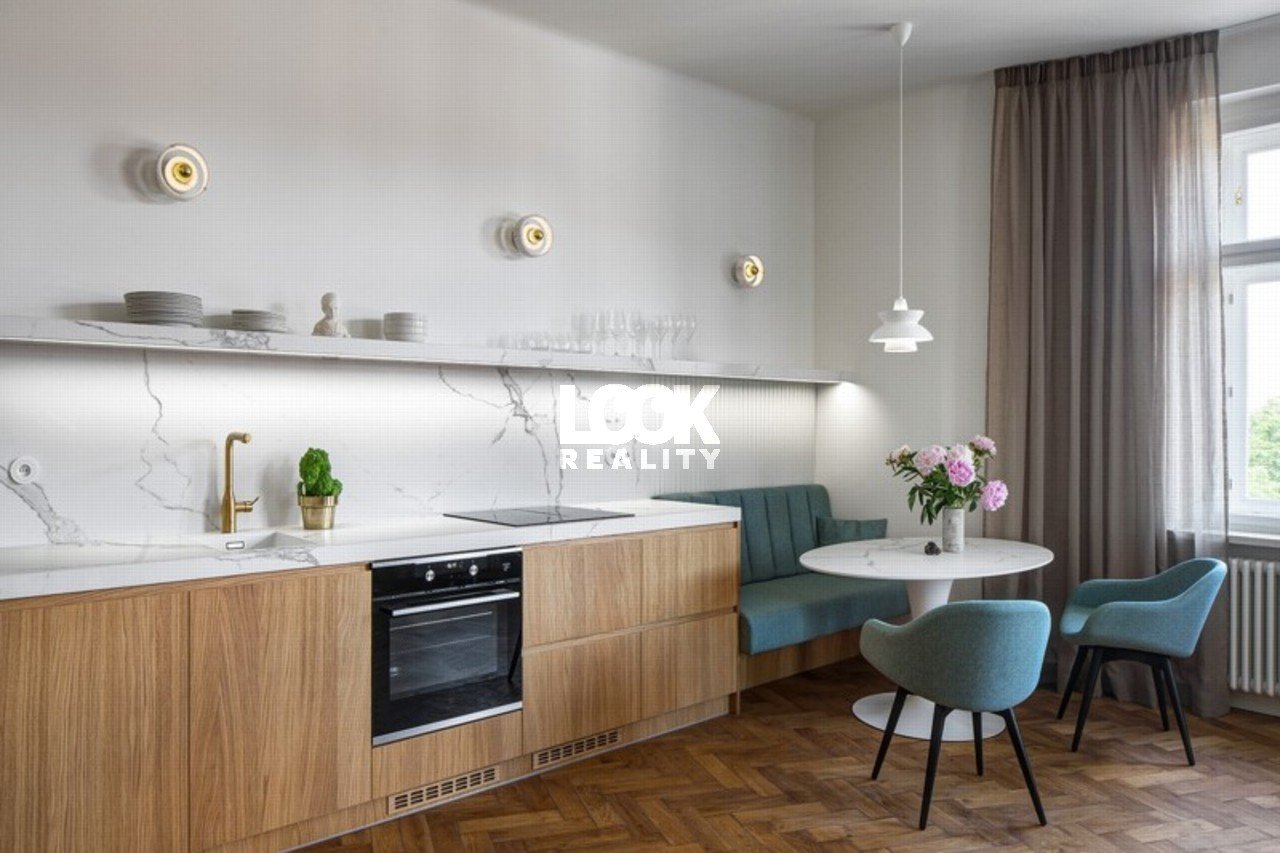 tn_zoom_filename_77371