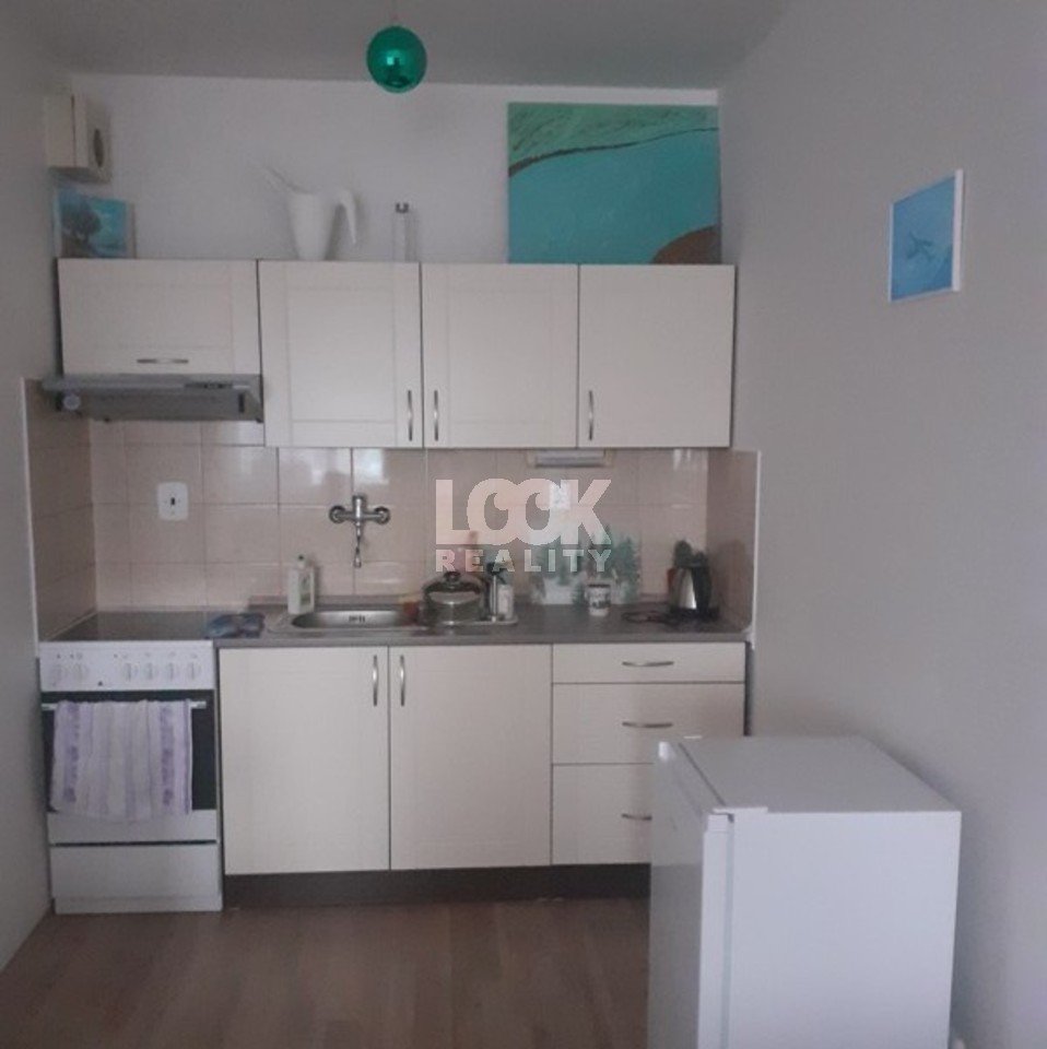 tn_zoom_filename_77031