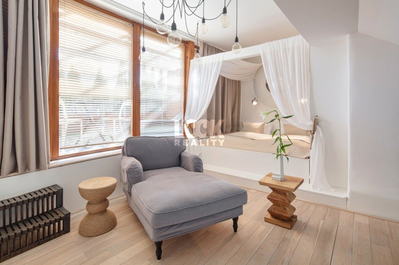 tn_zoom_filename_76794