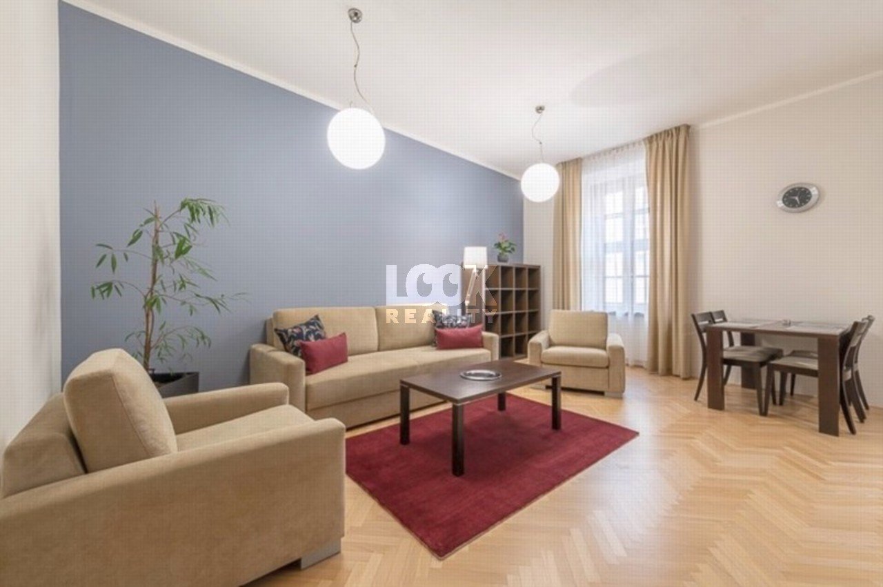 tn_zoom_filename_76688