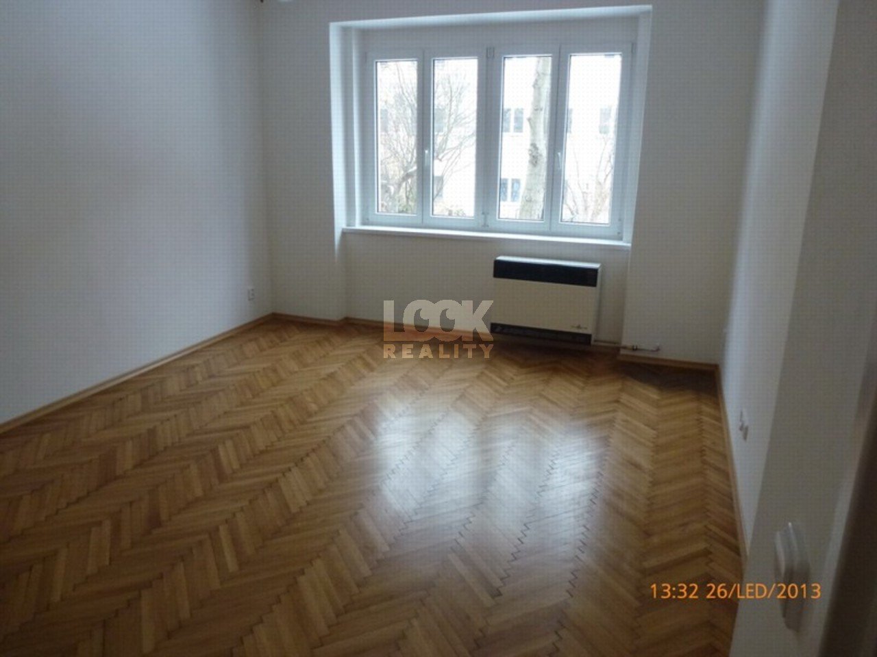 tn_zoom_filename_77129