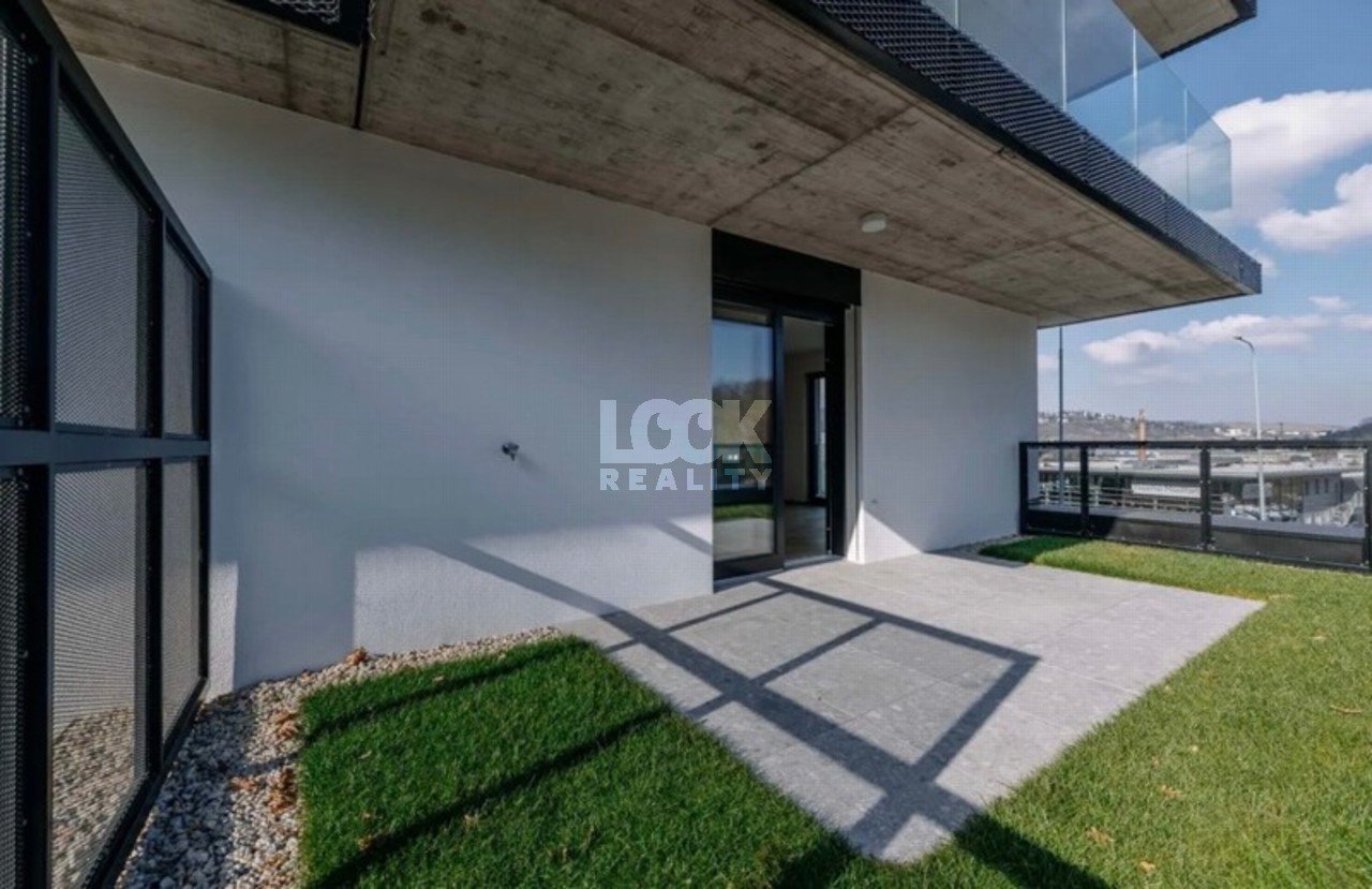 tn_zoom_filename_76973