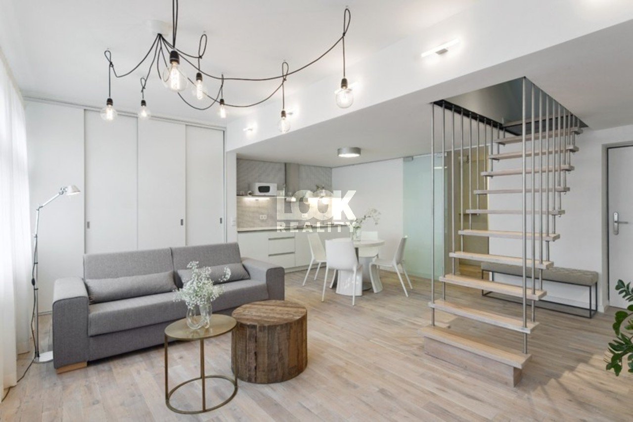 tn_zoom_filename_76675