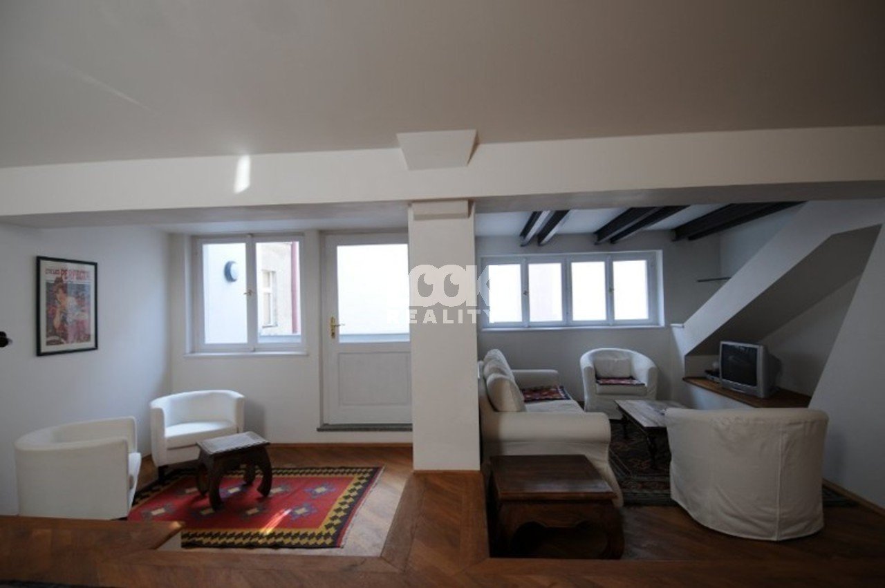 tn_zoom_filename_76872