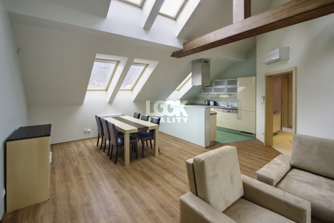 tn_zoom_filename_76540